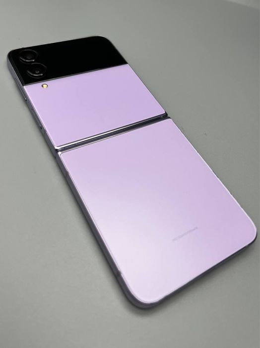 Ультрагнучкий смартфон Samsung Galaxy Z Flip4 256GB 5G гарантія!