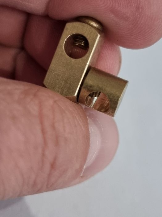 Łącznik cięgien umywalki korek spustowy