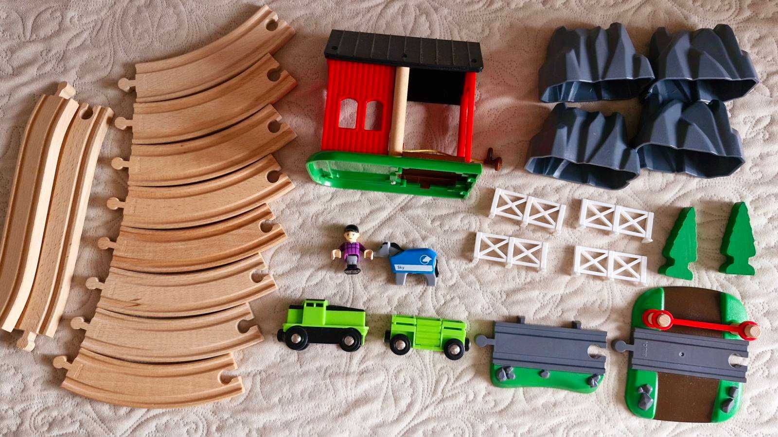 BRIO Wiejski zestaw z koniem Kolejka Drewniana 33790