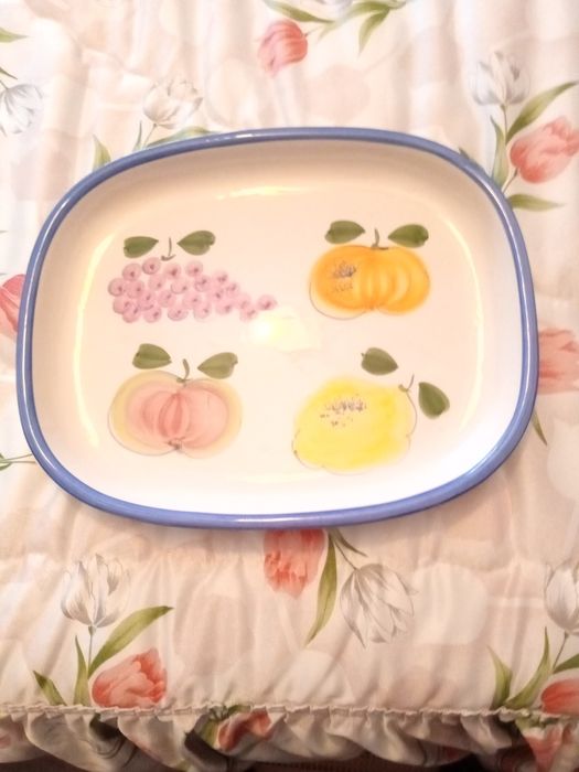 Travessa em faiança muito bonita para decoração