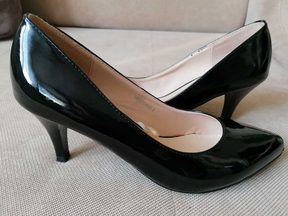 Szpilki czarne lakierowane r.36