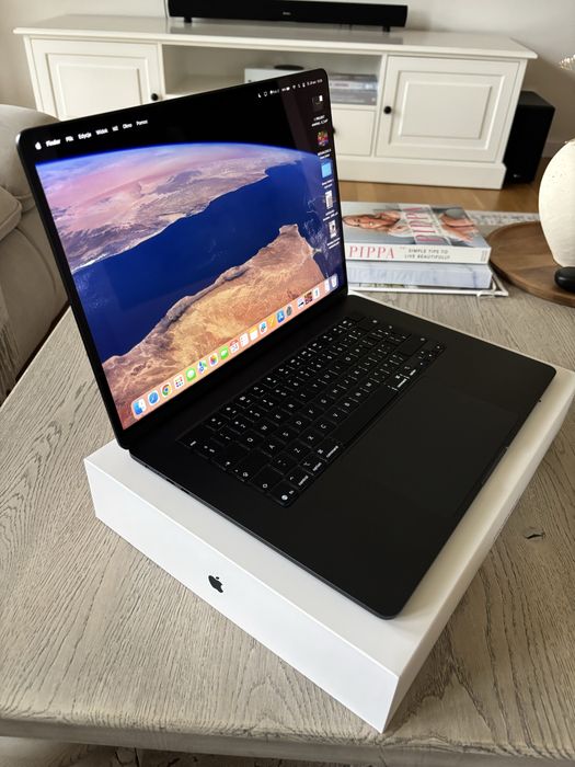 McBook Air 15.3” 2025 M4 16 GB RAM 256 SSD  Gwarancja