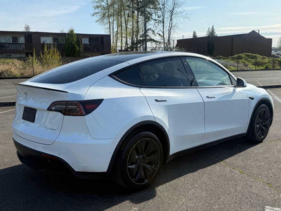Tesla Model Y Long Range      2021