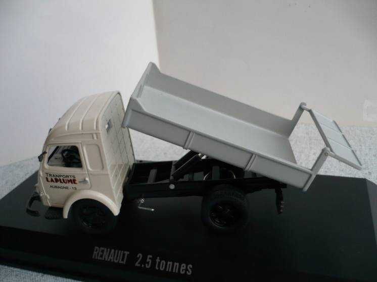 Renault Galion 2,5 т. - самосвал 1:43 Norev