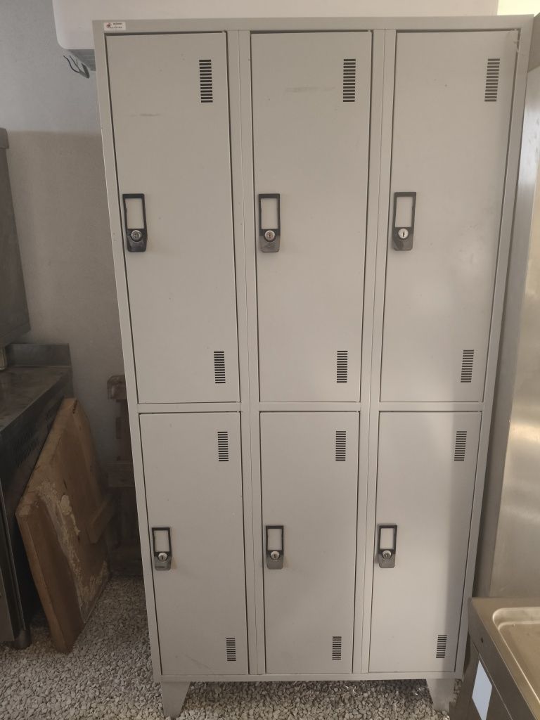 Vendo equipamentos e material industrial.