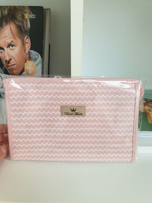 Kosmetyczka damska w kolorze pudrowy róż