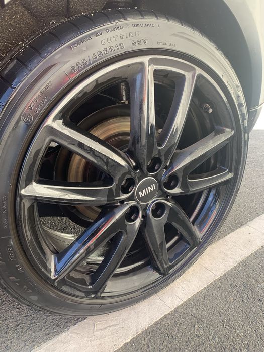 Jantes especiais 18” provenientes de Mini Cooper