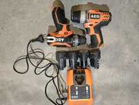 Wkętarka  AEG 12 v   ridgid  wkrętarki   baterie   ładowarka