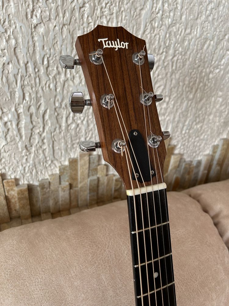 Taylor 110CE Електроакустична гітара