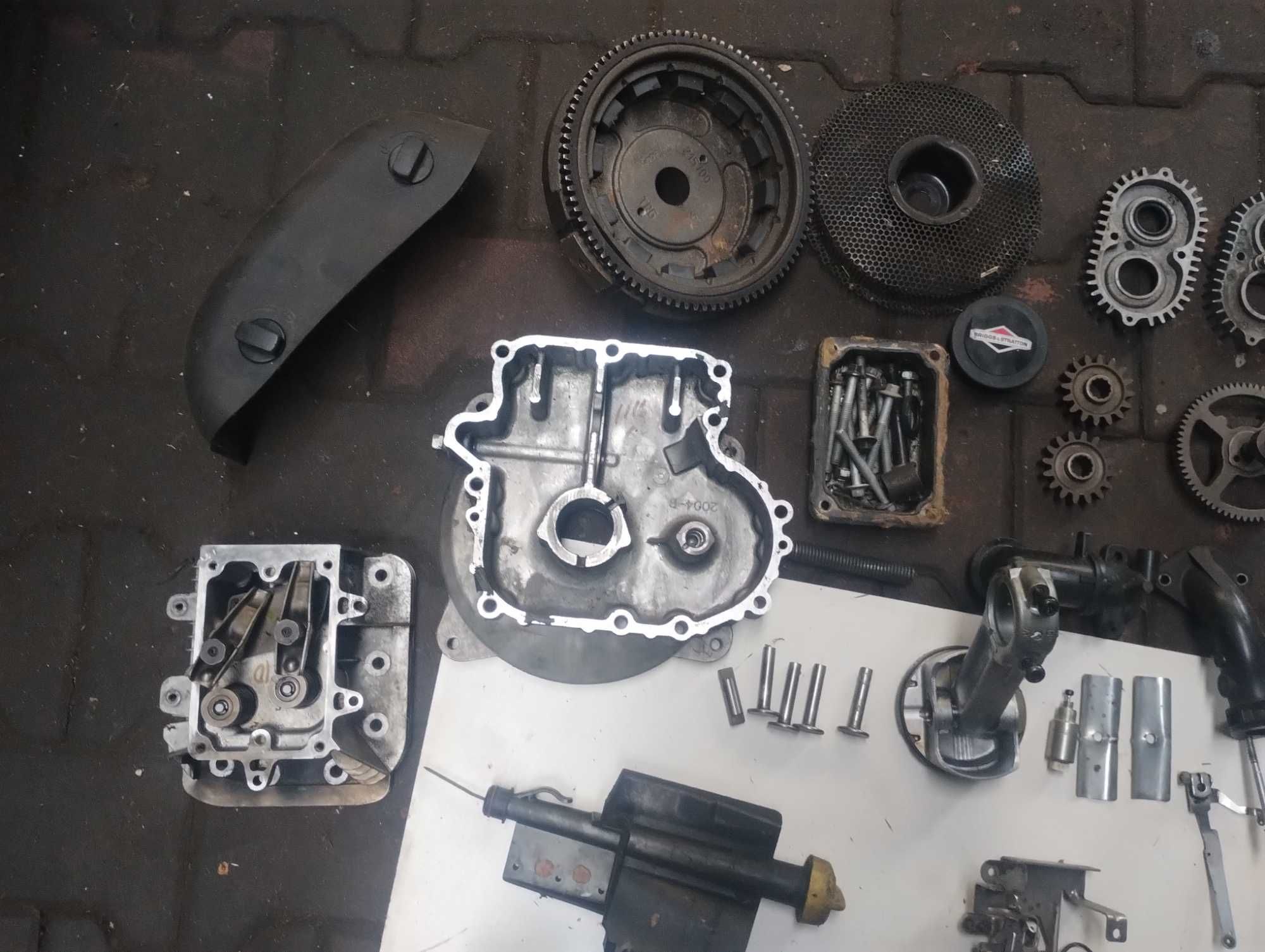 Briggs and stratton AVS 16KM wał miska tłok blok części
