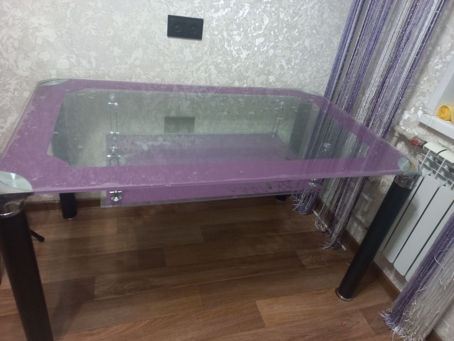 Продам кухонный стеклянный стол