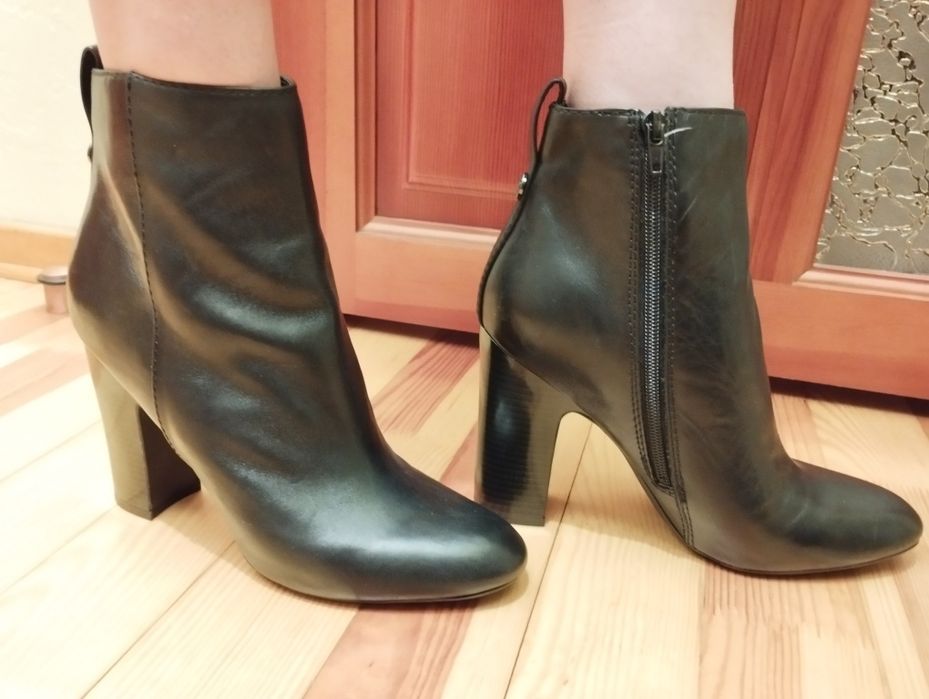 Шкірні весняні чобітки Guess, черевички, напівчоботи, полусапожки