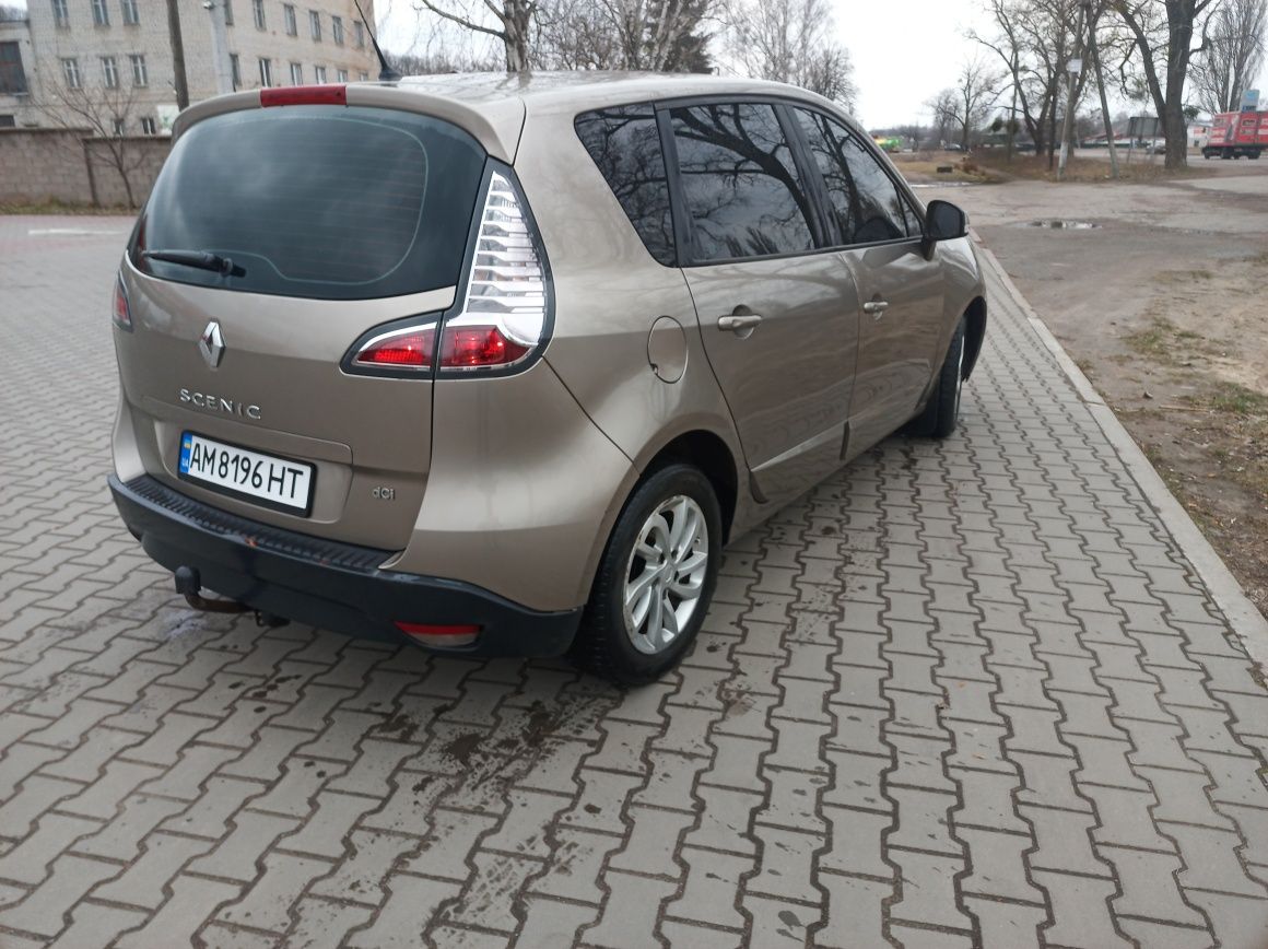 Рено сценік 3 2012 року