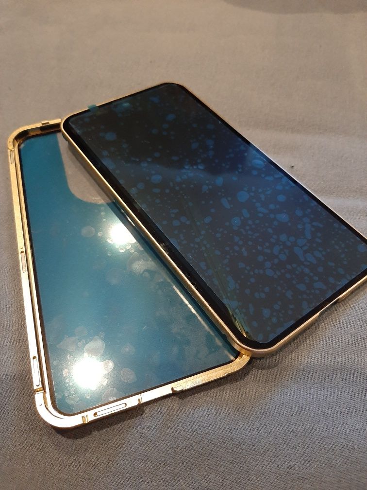 Etui magnetyczne w kolorze złotym Samsung S24