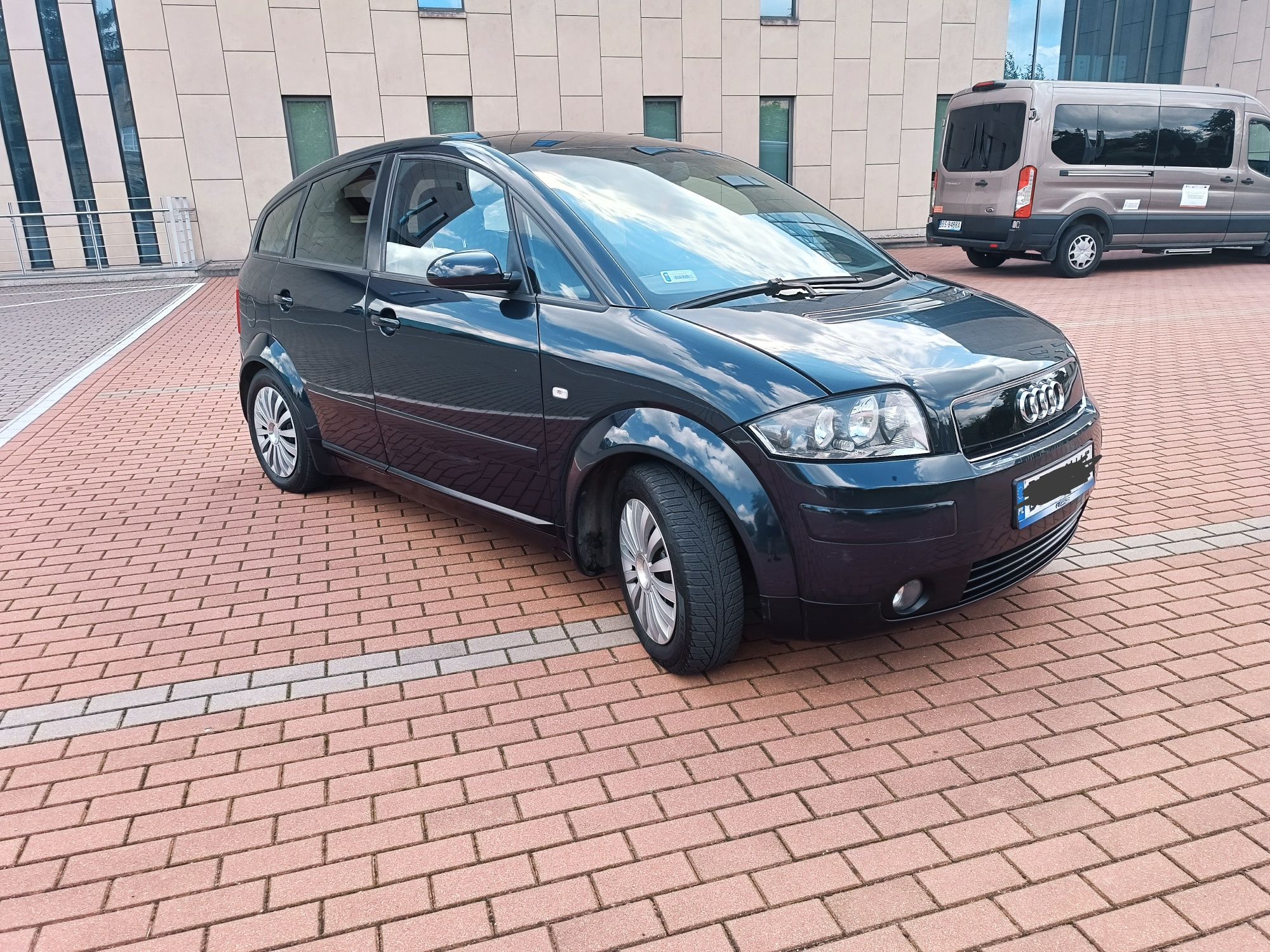 Audi a2 1.4 mpi sprawna klima aluminiowa dach panoramiczny ładna !!