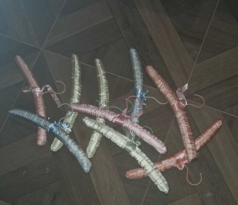 Sliczne ozdobne wieszski do garderoby lub szafy dla dziewczynki 40cm