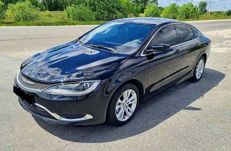 Chrysler 200 Limited 2015 в отличном состоянии.