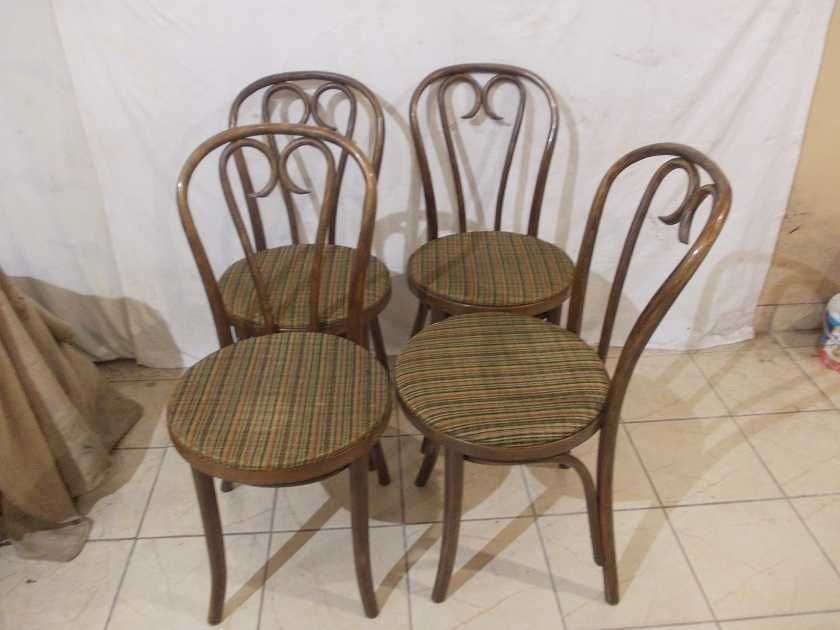 Stare krzesła drewniane gięte