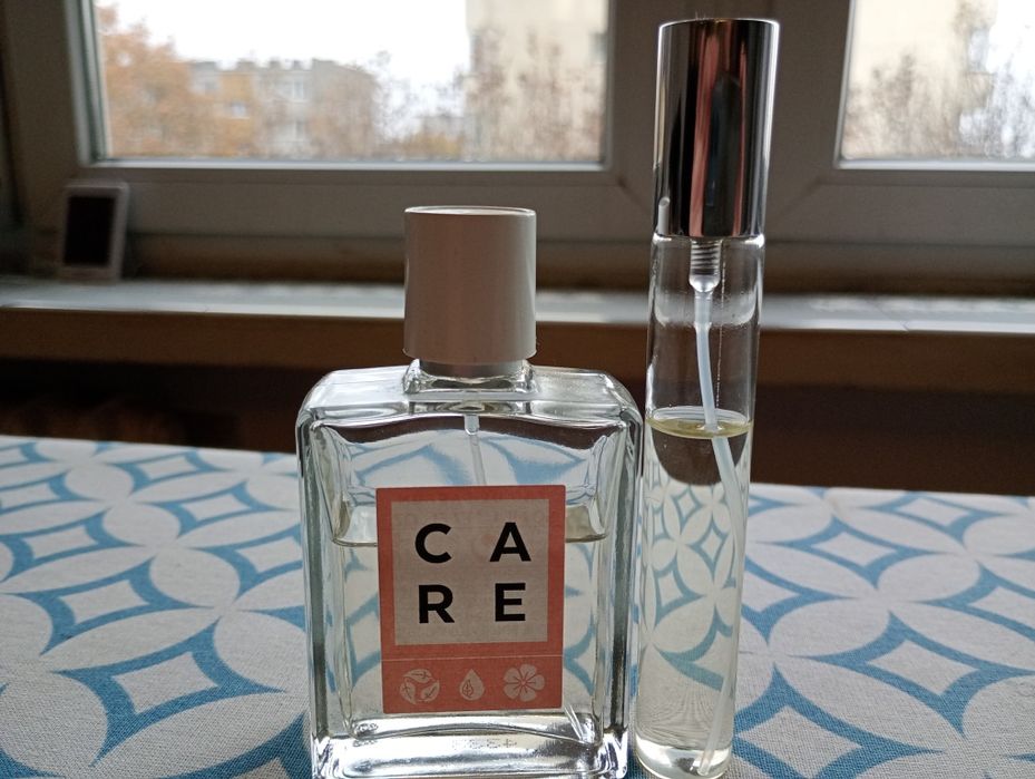Dwa perfumy care i perfumetka z Niemiec