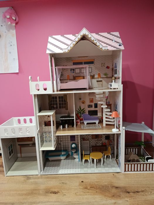 Duży domek dla lalek