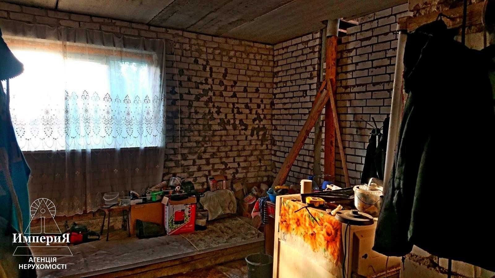 Продам большой дом в Центре Шкаровки.