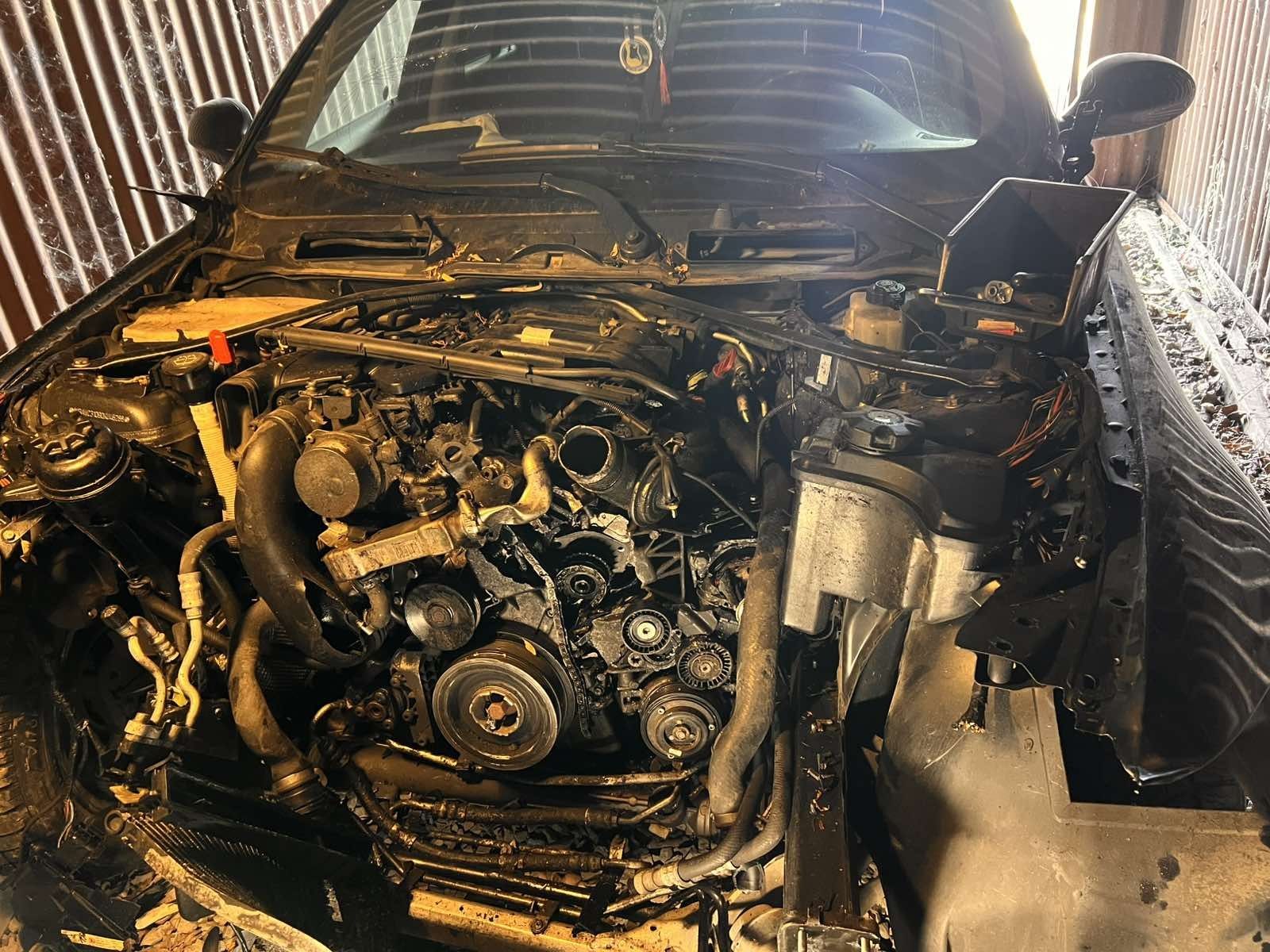 Bmw e90  продам по запчастинам або цілком
