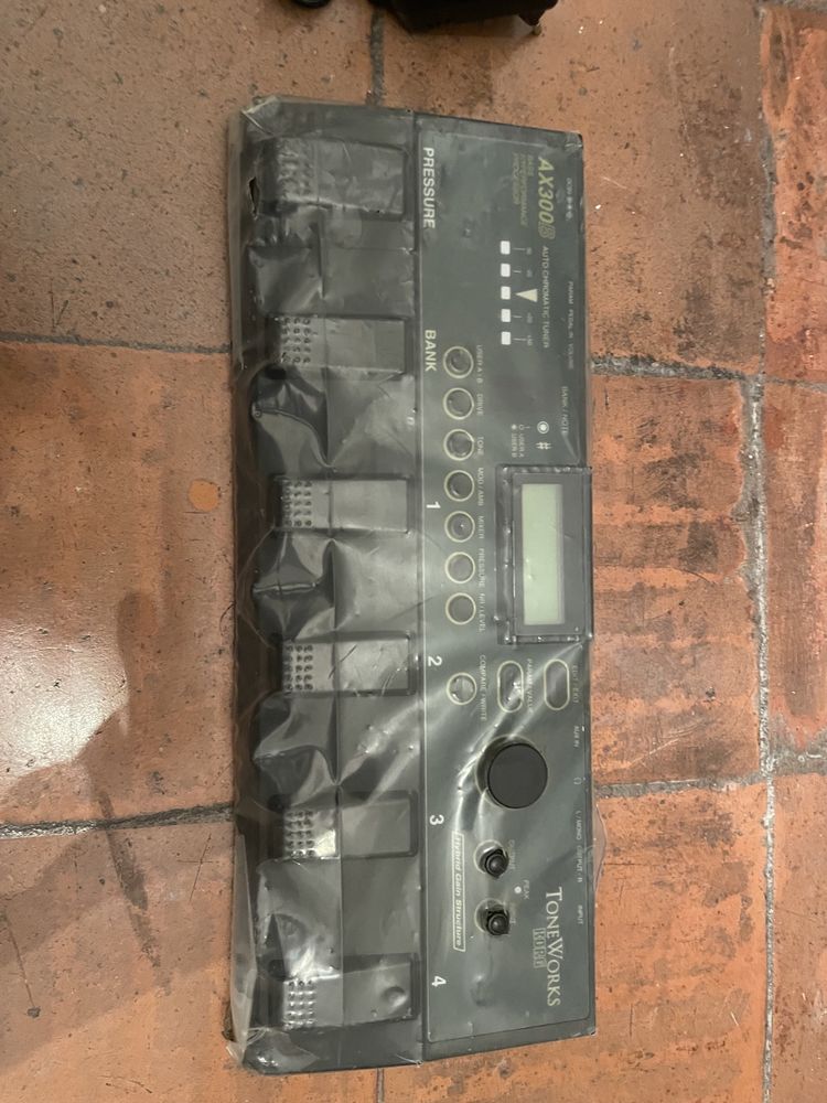 Pedaleira guitarra baixo korg ax300b