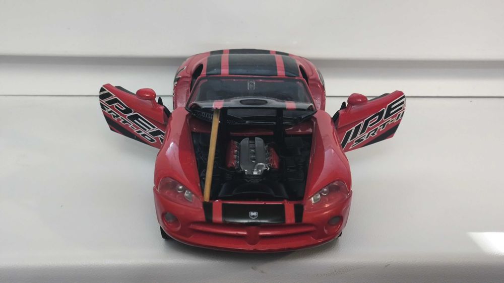 Модель, машинка Dodge Viper SRT-10 1.24 Motormax