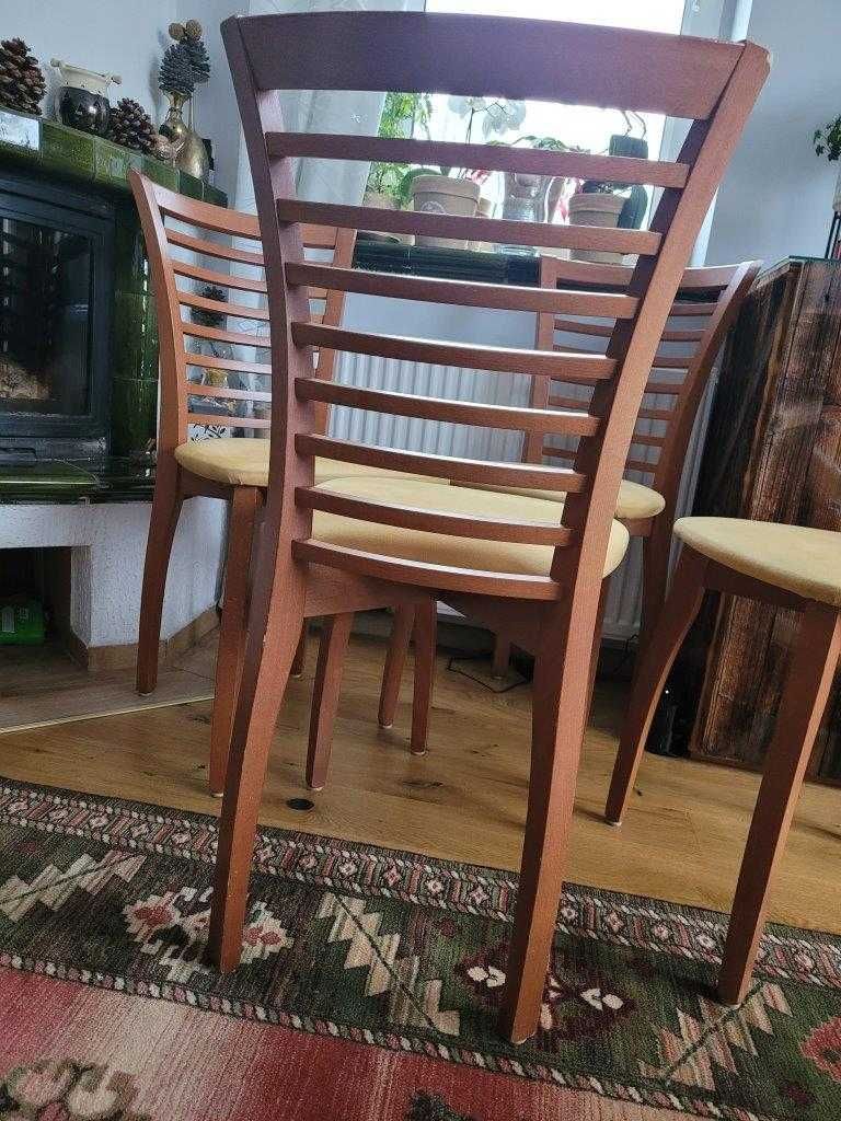 stół rozkładany z 4 krzesłami w dobrym stanie