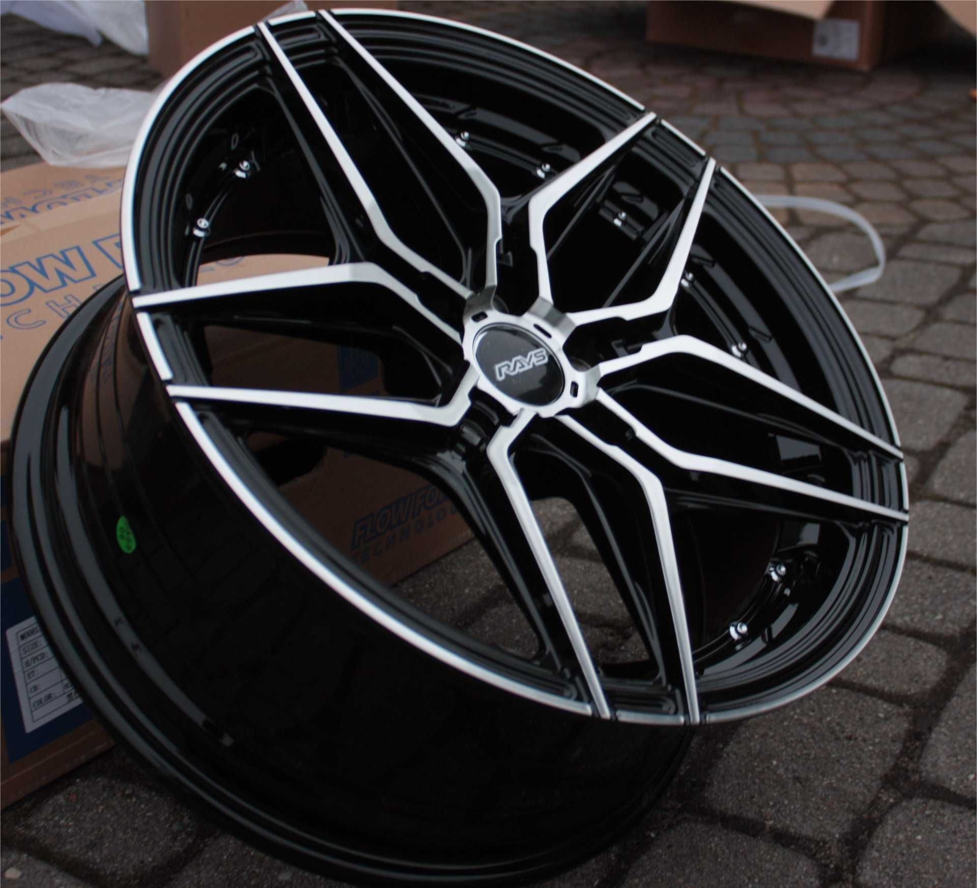 Nowe felgi aluminiow 18 5x114,3 Ford Mustang Tesla Citroen C4 Aircross