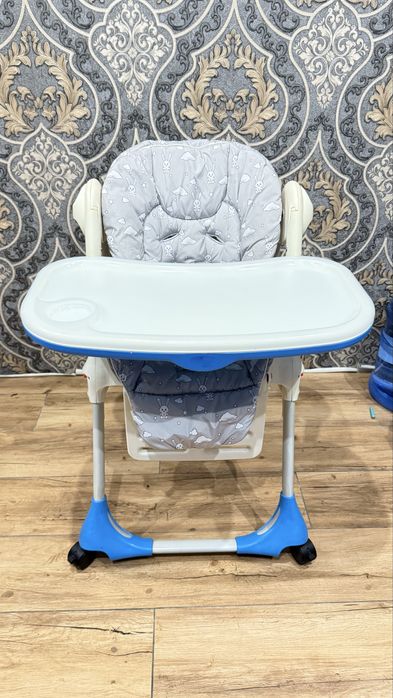 Дитяче крісло для годування