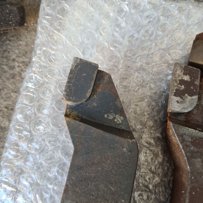 Zestaw nieużywanych noży tokarskich 32x32