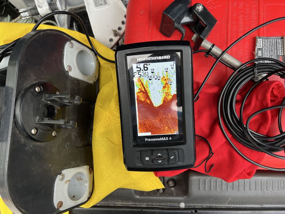 Ехолот Humminbird PiranhaMAX 4