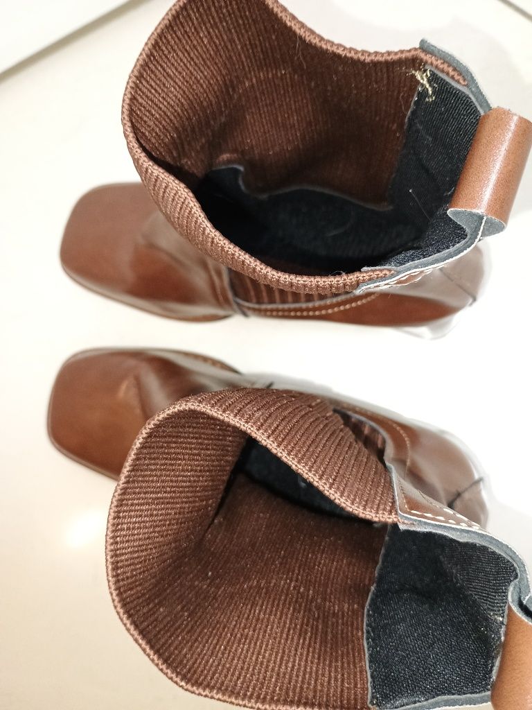 Botki wysokie carmel r 39 25,5 cm beż brąz na obcasie ze skarpetą