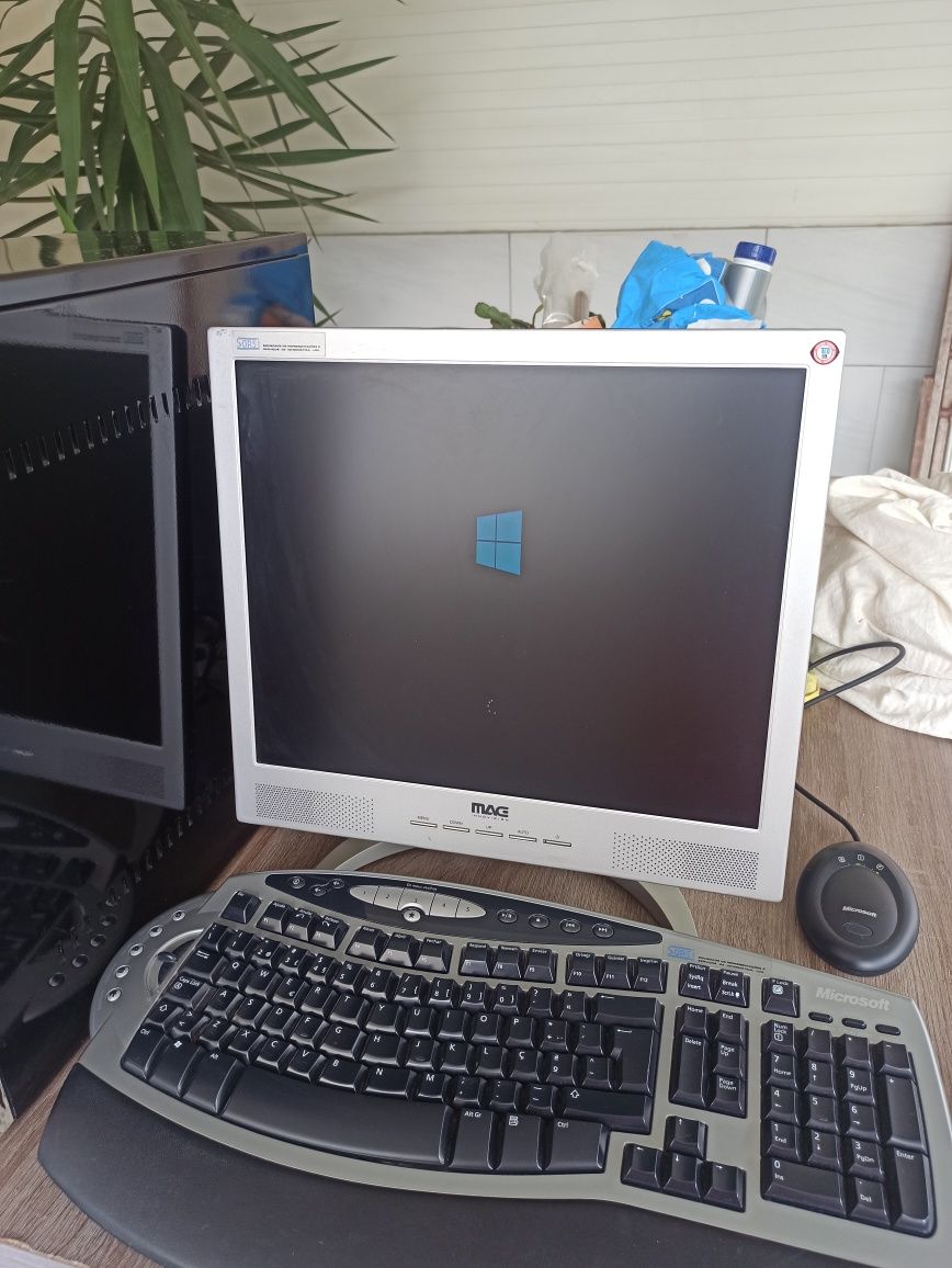 Computador com acessórios