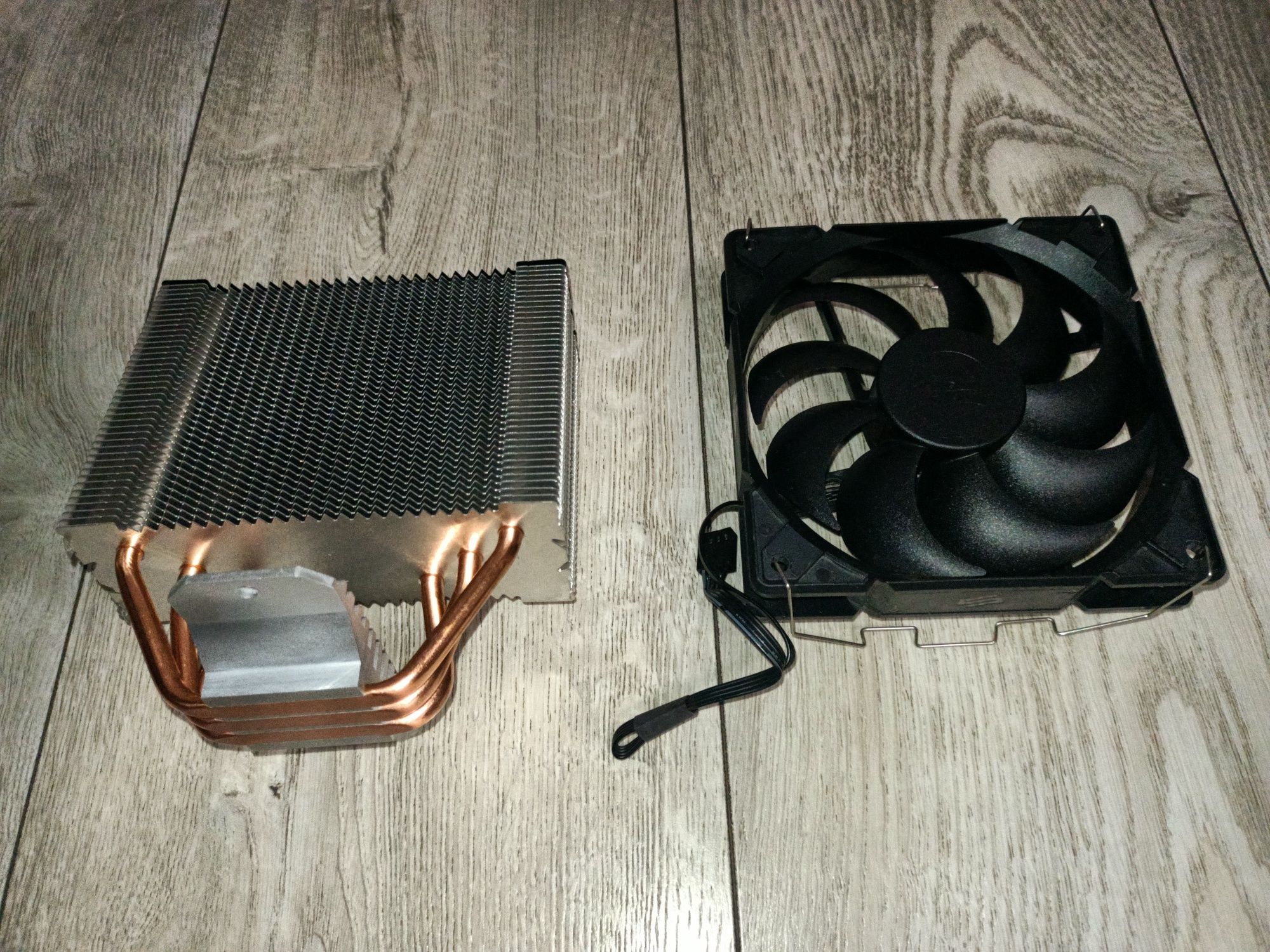 Radiator z Ciepłowodami Procesora z Wentylatorem