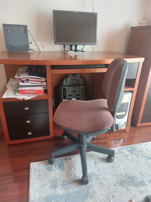 Vendo móvel sala jantar, secretária e Cadeirão relax(Para desocupar)