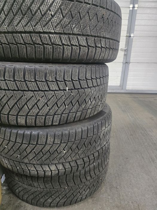 Зимова резина Continental 245/45 r20 7.mm