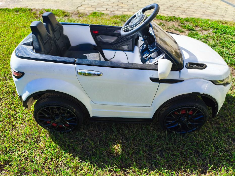 Carro elétrico para crianças com bateria e comando