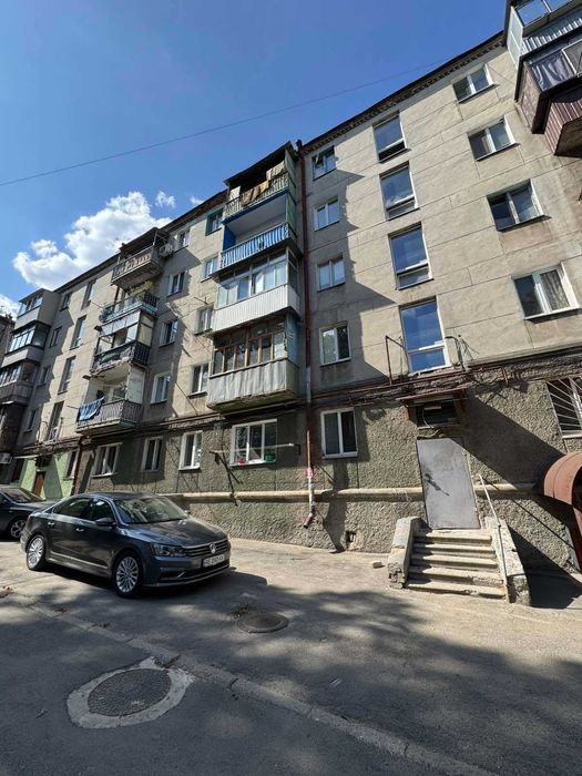 Продам 2 кім.кв. в районі пр. Івана Мазепи