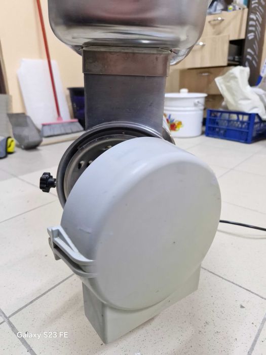 Сиротерка Fama .