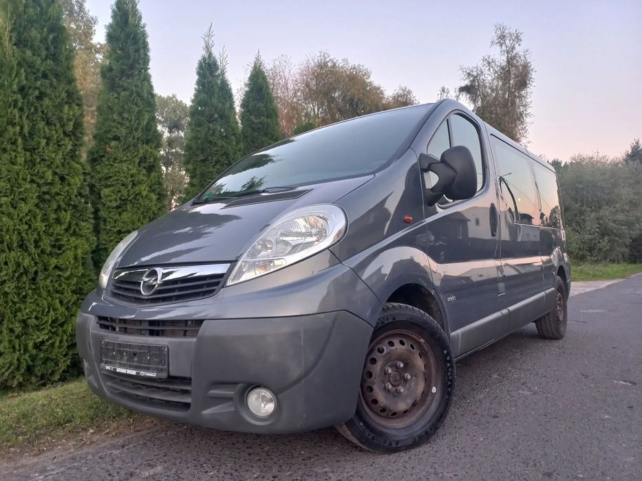 Opel Vivaro Opel Vivaro* niski przebieg* 9 osób*