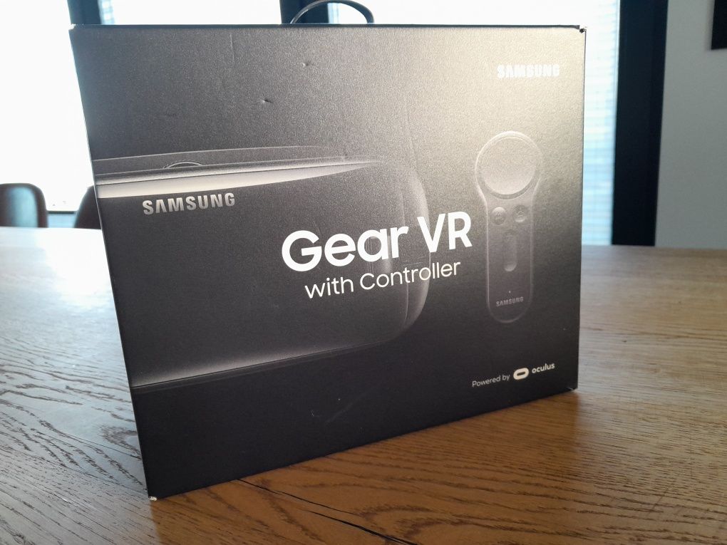 Sprzedam Samsung Oculus Gear VR z kontrolerem.