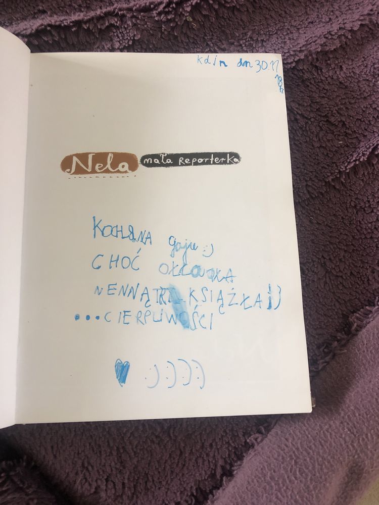 4 różne książki o Neli