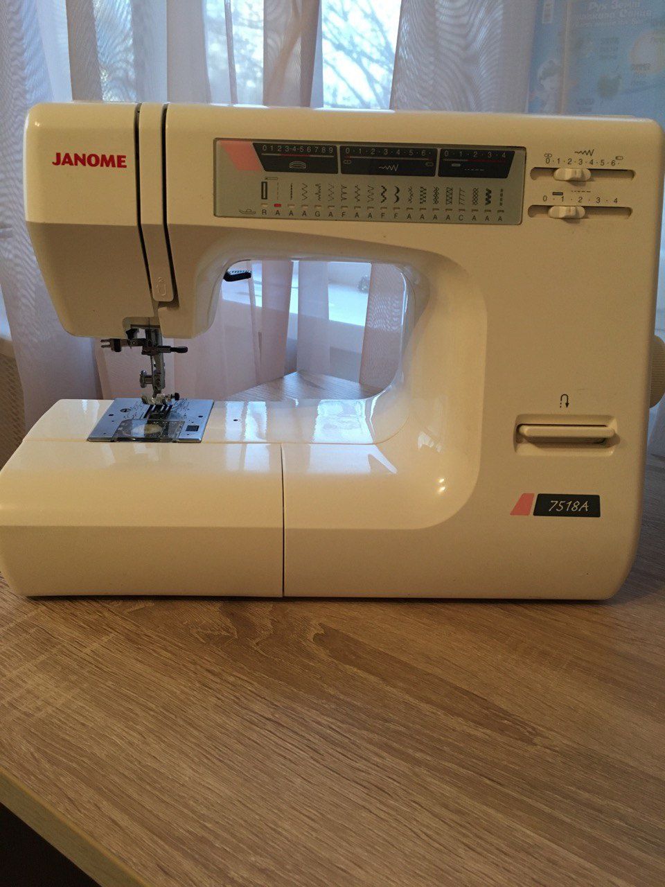 Швейная машинка JANOME  7518A