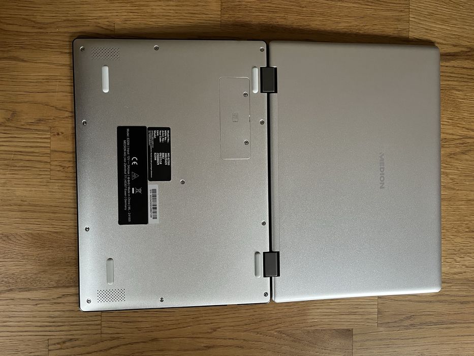 Medion Akoya E2294 Windows 11, N5000, 4GB, 64+128GB, 2w1 (dotykowy)