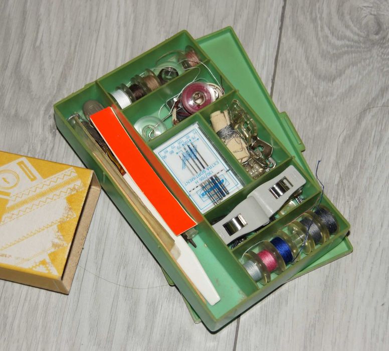 Maszyna do szycia Singer 814 Made in Poland z akcesoriami