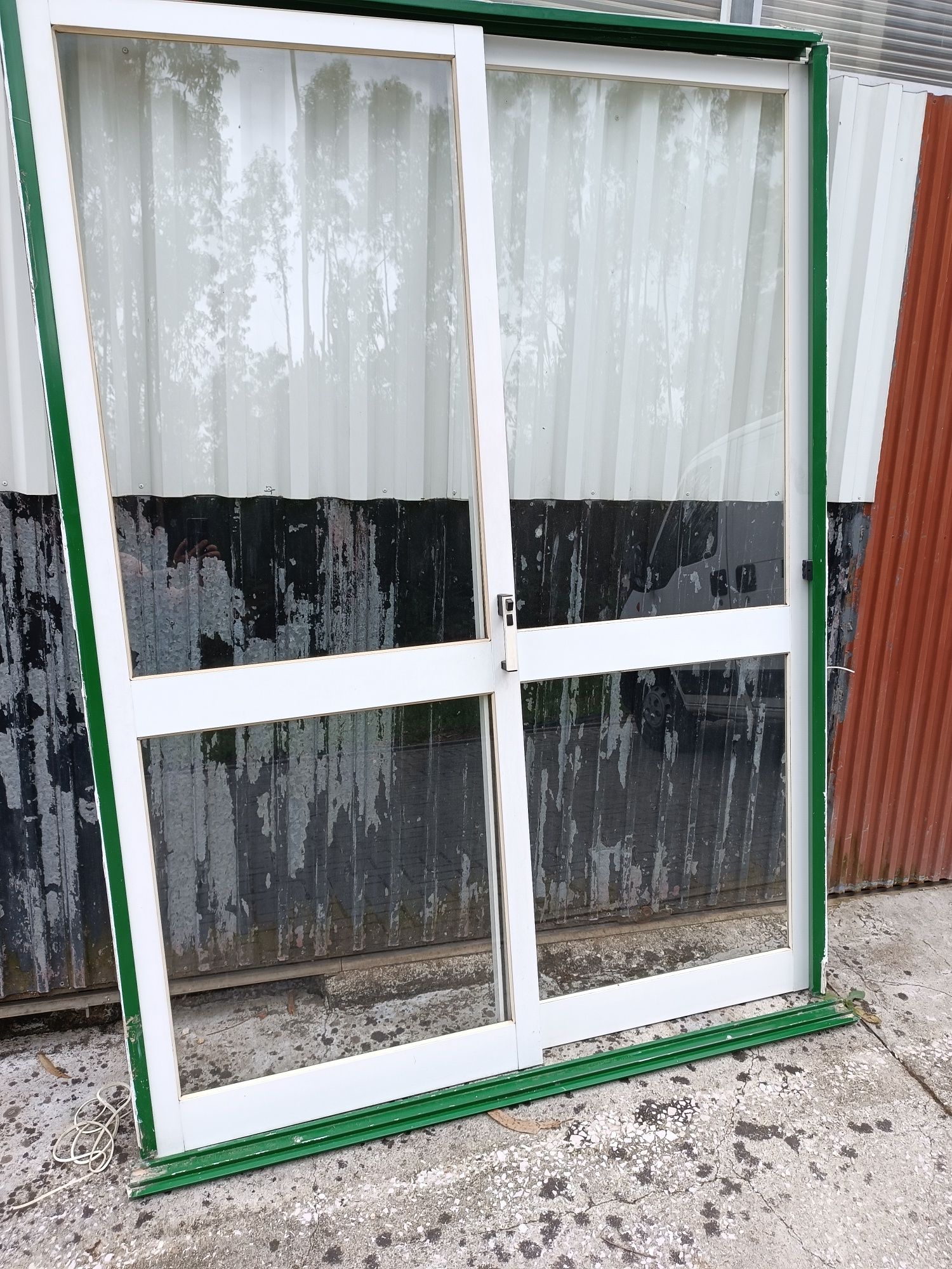 Janelas de alumínio usadas