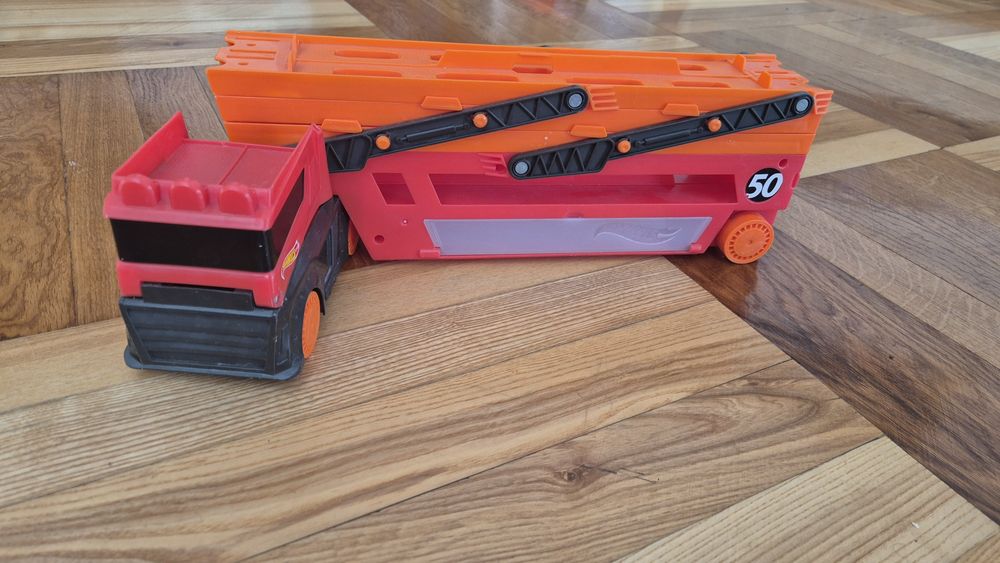 Автогрузовик хот вілс