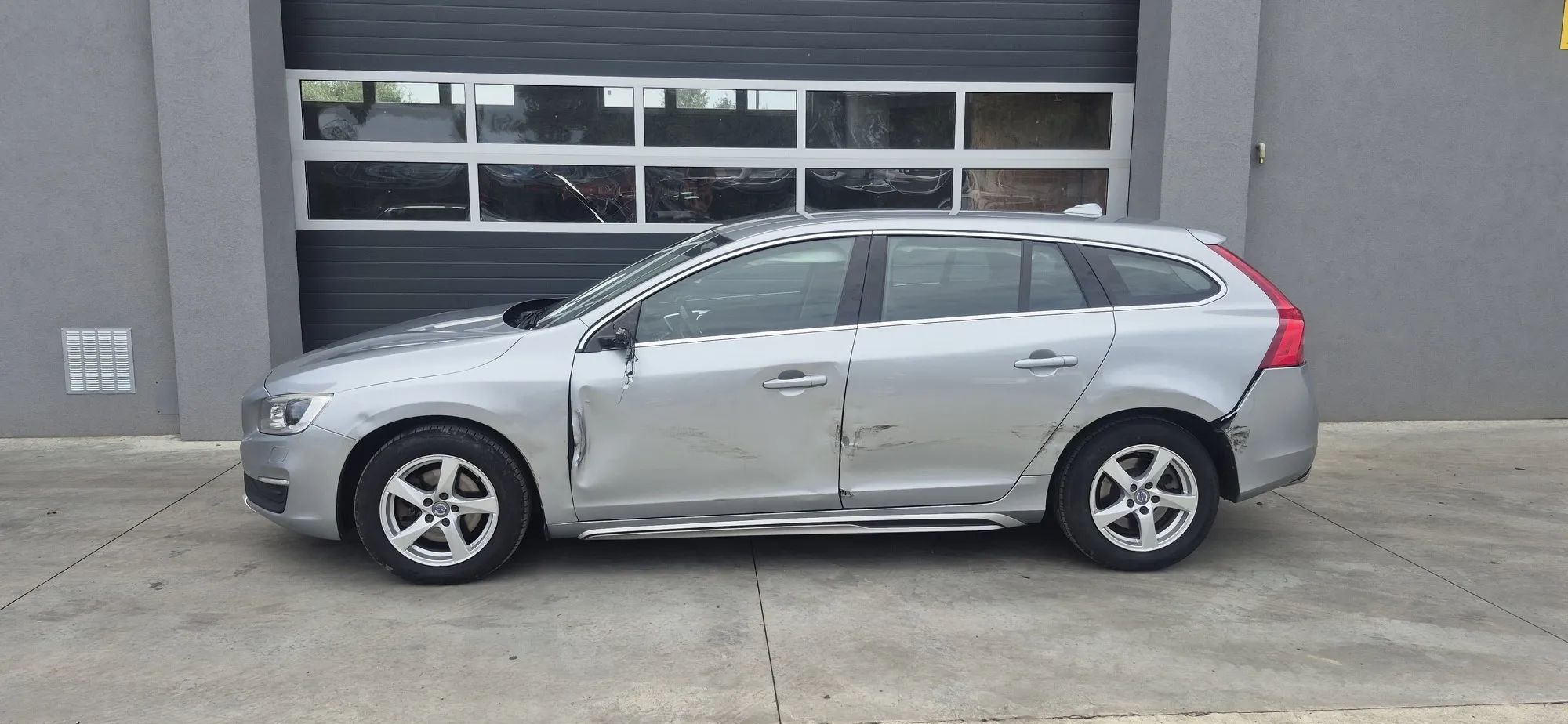 Volvo V60 / 120KM / rok produkcji 2016